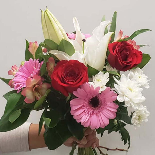 Bouquet of white, red and pink flowers; is a classic-romantic hand-tied bouquet, ideal to express your love any day. 